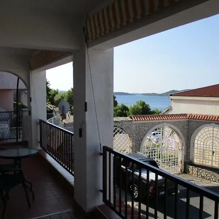 Meni Appartement Drage